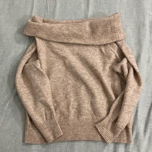 2/$12 ✨ H&M Off-The-Shoulder Sweater